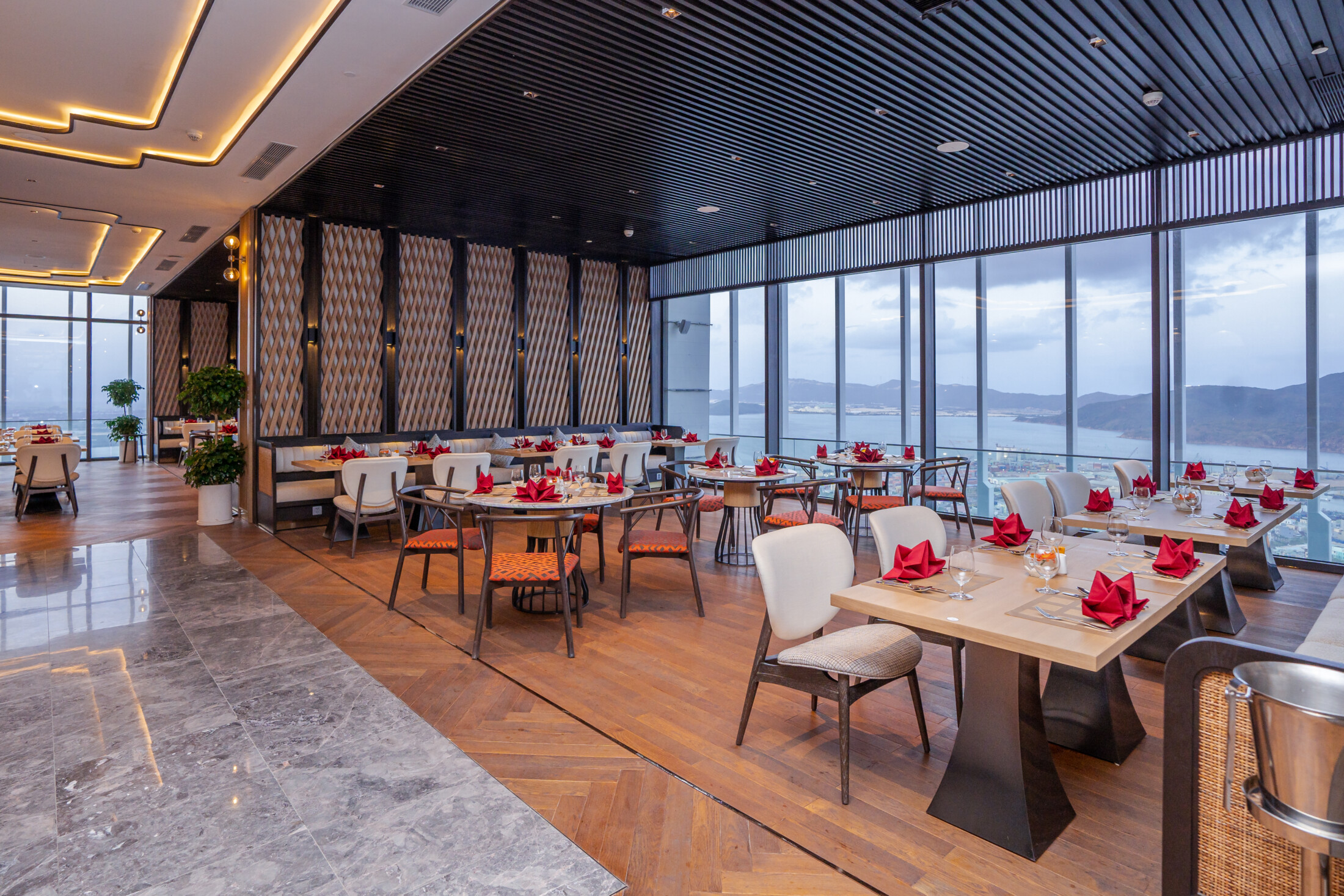 Nhà hàng Hy-Delight tầng 41 Grand Hyams Hotel Quy Nhơn