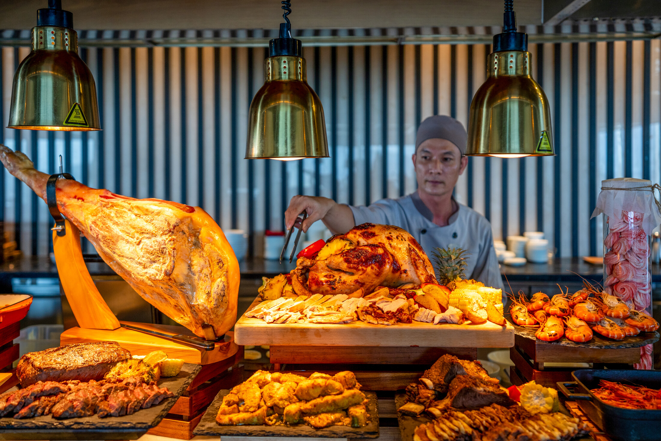 Sunday Sky Brunch tại nhà hàng Hy-Delight tầng 41 Grand Hyams Hotel Quy Nhơn